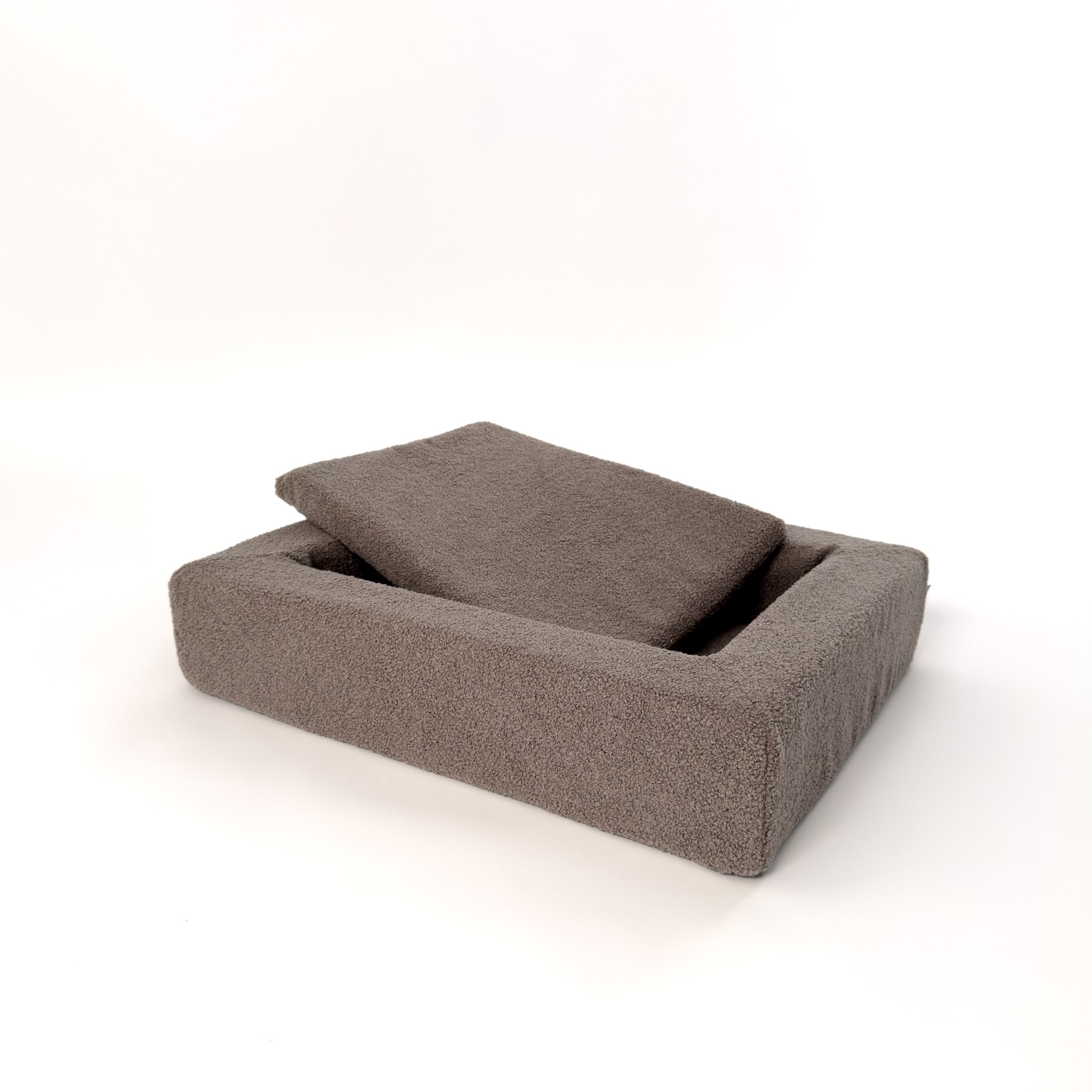Clay-sävyinen peti sisätyyny irrallaan – Rapsu Bed koko M