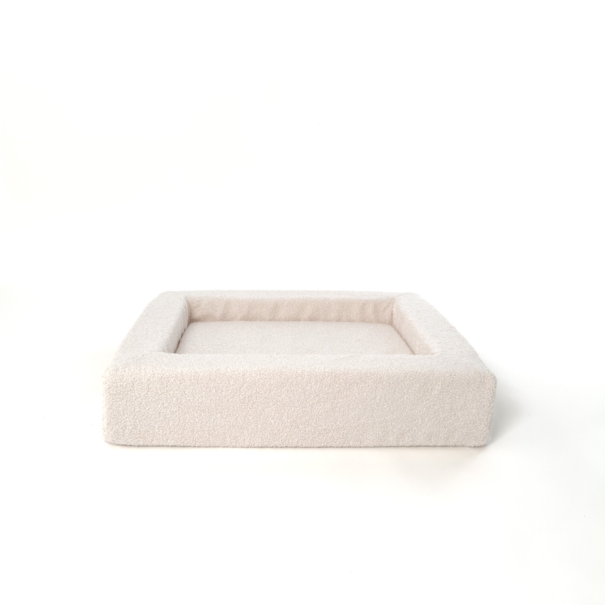 Rapsu Bed Ivory, vaalea koiranpeti edestäpäin – koko M