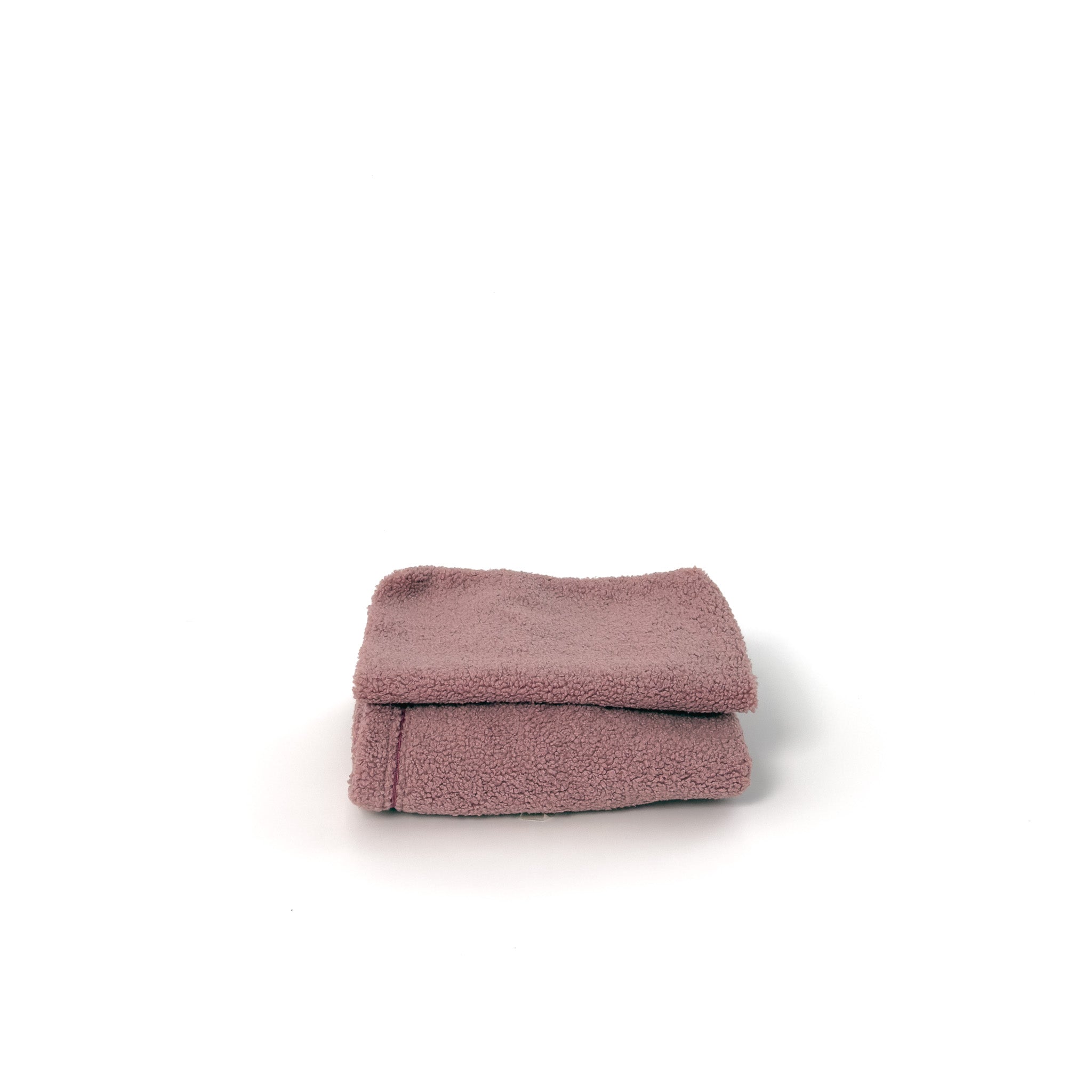 vaaleanpunainen Blush-värinen koiranpedin päällinen edestäpäin kuvattuna