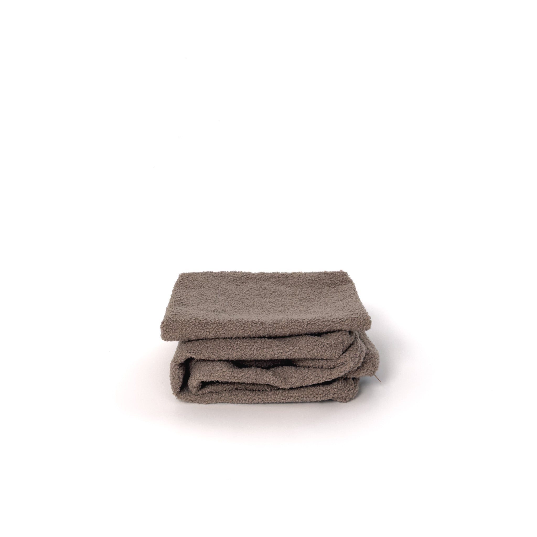 Clay-ruskea vaihtopäällinen lemmikin petiin edestä kuvattuna