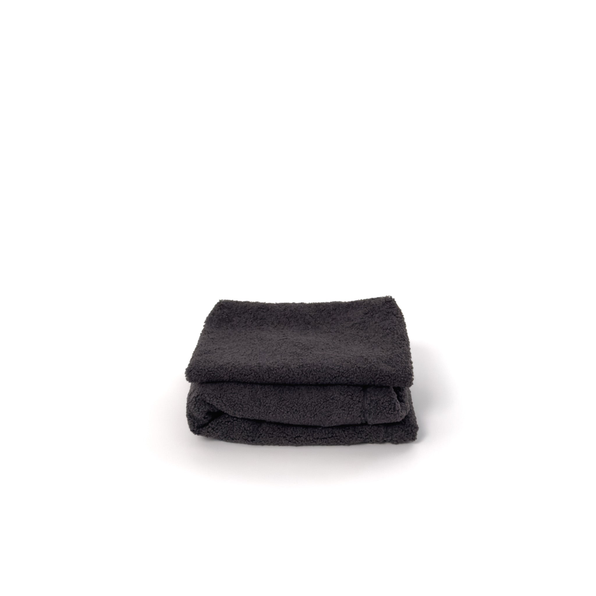 tummanharmaa Coal-irtopäällinen koiranpetiin, edestäpäin otettu kuva