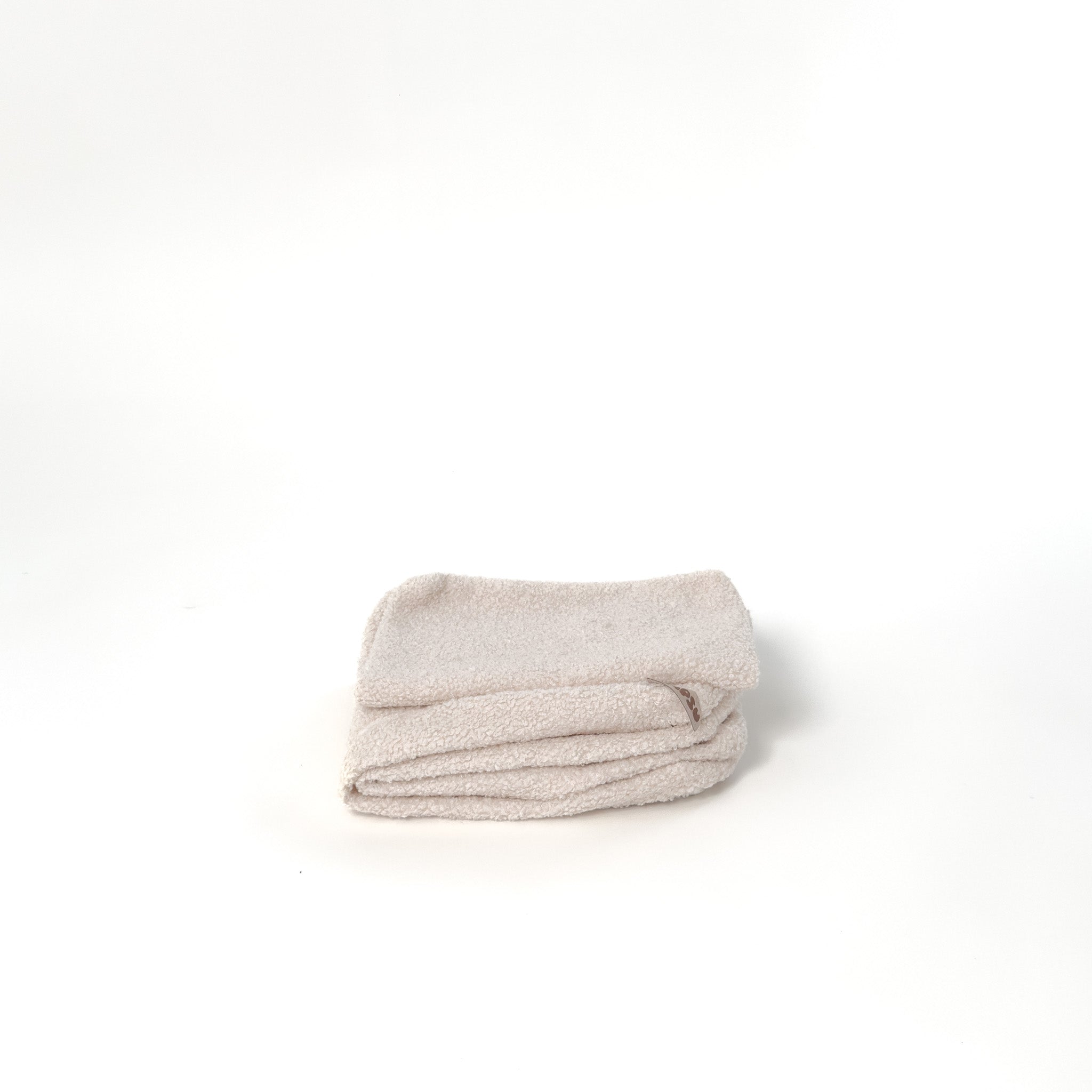 luonnonvalkoinen Ivory-päällinen koiranpetiin, edestä kuvattuna